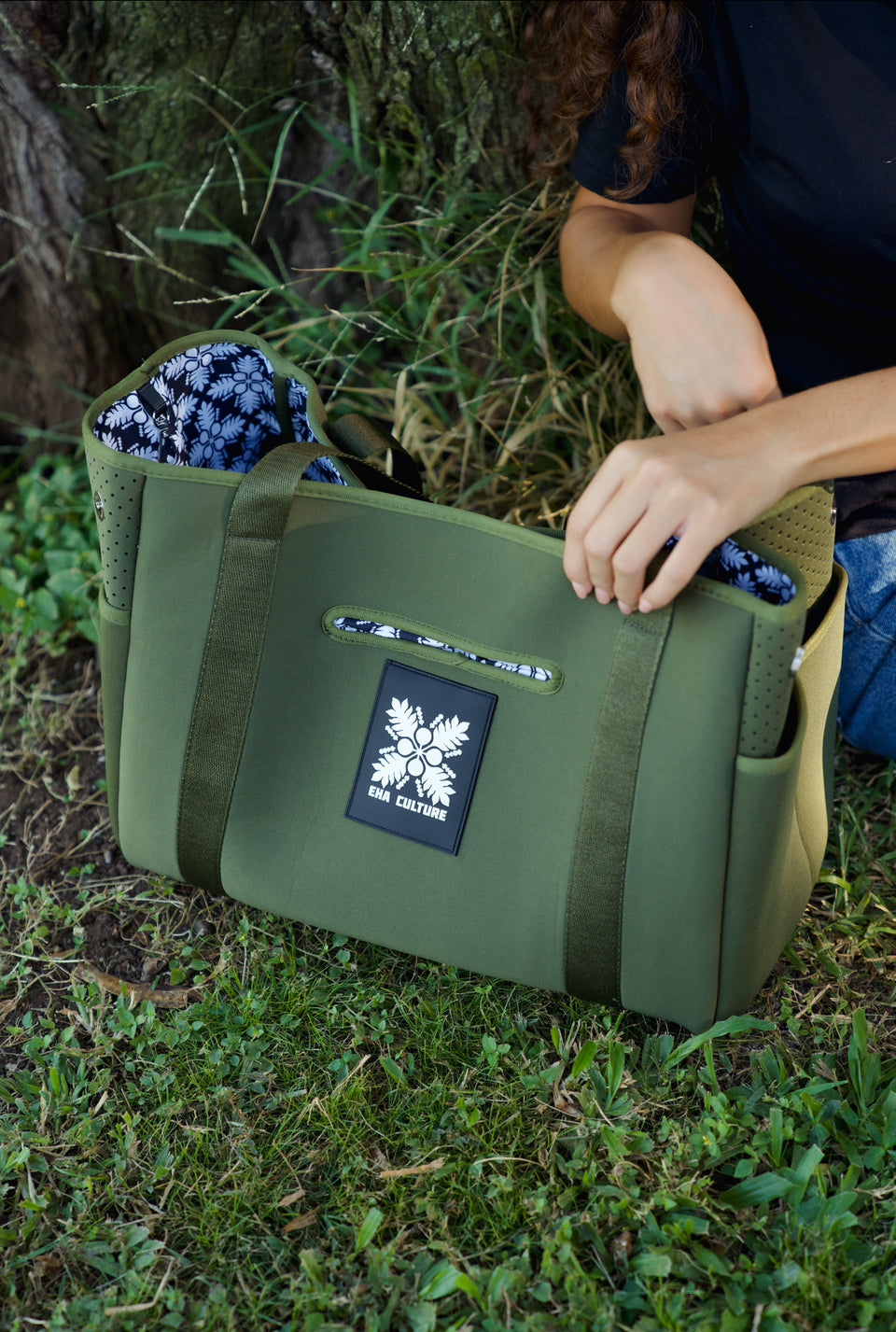 HIGH SOCIETY TOTE IN OLIVE - EHA
